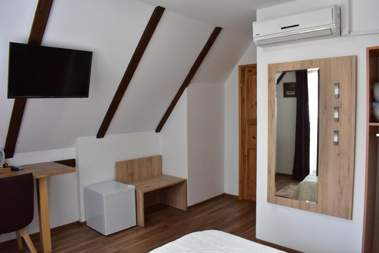 House Boro Hotell Jezerce Exteriör bild
