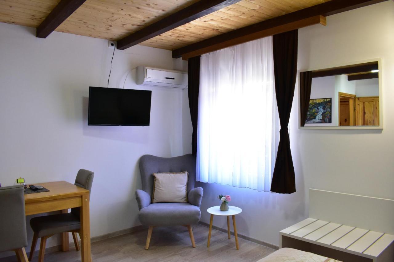 House Boro Hotell Jezerce Exteriör bild