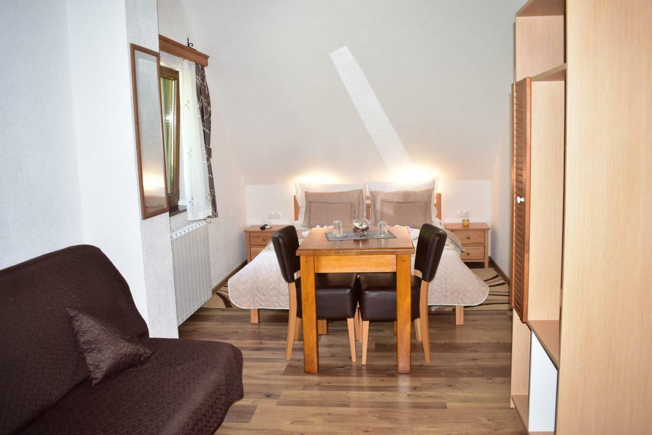 House Boro Hotell Jezerce Exteriör bild